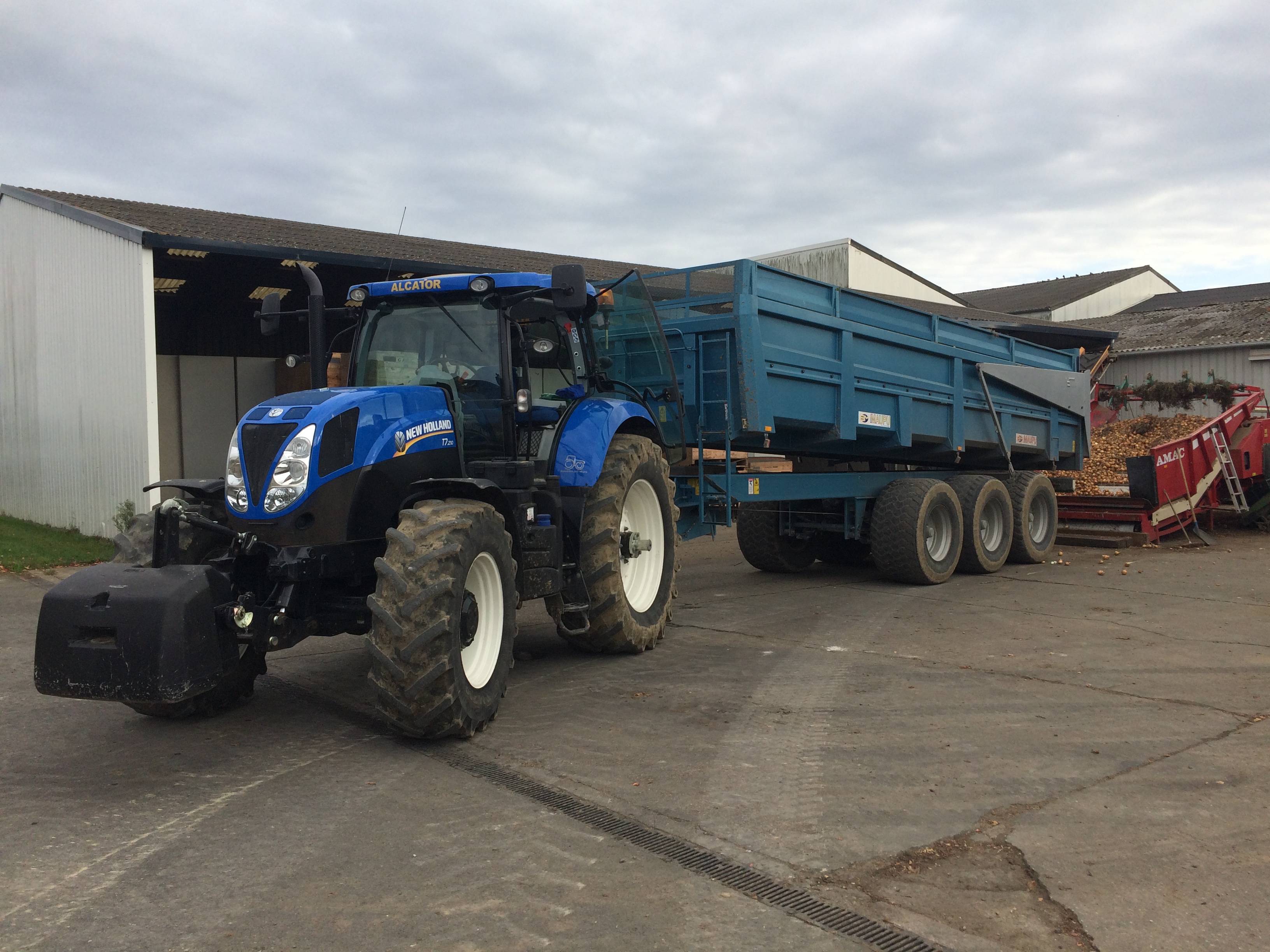 Tracteur New Holland en vente d'occasion chez ALCATOR